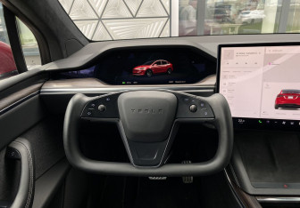 Подержанный автомобиль Tesla Model X 2023 года (15 фото)