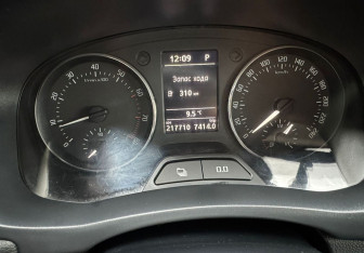 Подержанный автомобиль Skoda Fabia Hatchback 2012 года (12 фото)