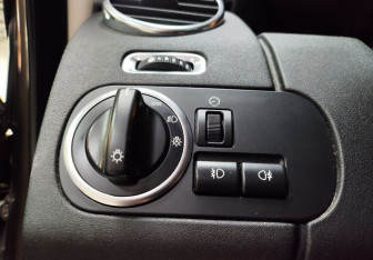 Подержанный автомобиль Land Rover Discovery 2013 года (17 фото)