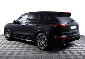 Подержанный автомобиль Porsche Cayenne 2015 года (7 фото)