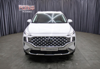Подержанный автомобиль Hyundai Santa Fe 2021 года (2 фото)