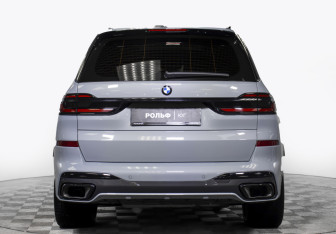 Подержанный автомобиль BMW X7 2024 года (6 фото)