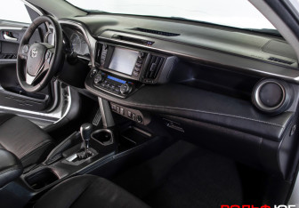 Подержанный автомобиль Toyota RAV4 2018 года (9 фото)