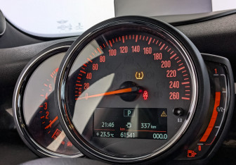 Подержанный автомобиль MINI Hatch 2020 года (16 фото)