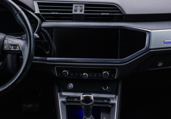 Подержанный автомобиль Audi Q3 2019 года (14 фото)