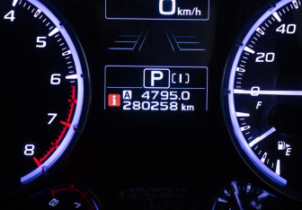 Подержанный автомобиль Subaru Levorg 2015 года (12 фото)