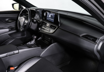 Подержанный автомобиль Lexus ES 2021 года (11 фото)