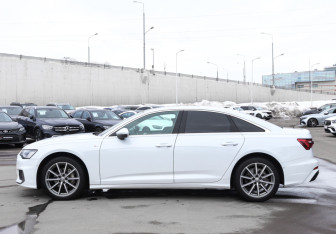 Подержанный автомобиль Audi A6 Sedan 2020 года (8 фото)
