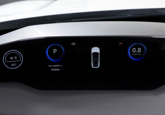 Подержанный автомобиль Changan UNI-V 2023 года (15 фото)