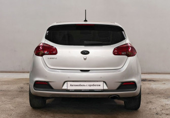 Подержанный автомобиль Kia Ceed Hatchback 2013 года (6 фото)