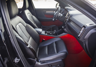 Подержанный автомобиль Volvo XC40 2019 года (11 фото)