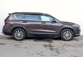Подержанный автомобиль Hyundai Santa Fe 2021 года (4 фото)