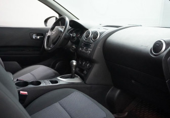 Подержанный автомобиль Nissan Qashqai 2012 года (10 фото)