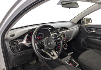 Подержанный автомобиль Kia Rio Hatchback 2021 года (13 фото)