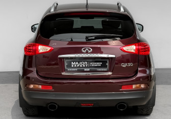 Подержанный автомобиль Infiniti QX50 2014 года (6 фото)