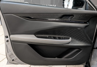 Подержанный автомобиль Changan UNI-V 2023 года (19 фото)