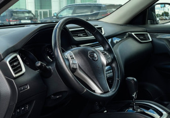 Подержанный автомобиль Nissan X-Trail 2016 года (13 фото)