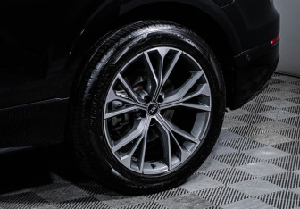 Подержанный автомобиль Audi Q8 2022 года (15 фото)