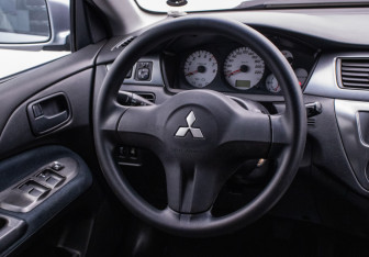 Подержанный автомобиль Mitsubishi Lancer Sedan 2007 года (15 фото)