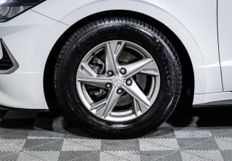 Подержанный автомобиль Hyundai Sonata 2019 года (15 фото)
