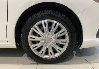 Подержанный автомобиль Citroen C4 Hatchback 2011 года (17 фото)