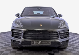 Подержанный автомобиль Porsche Cayenne 2020 года (2 фото)