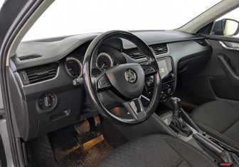 Подержанный автомобиль Skoda Octavia Liftback 2018 года (17 фото)