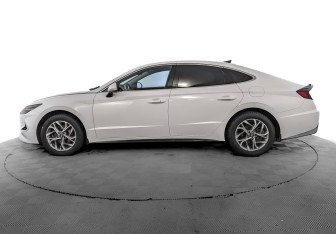 Подержанный автомобиль Hyundai Sonata 2021 года (8 фото)