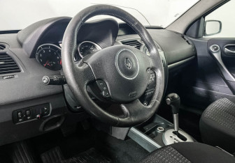 Подержанный автомобиль Renault Megane Sedan 2008 года (13 фото)