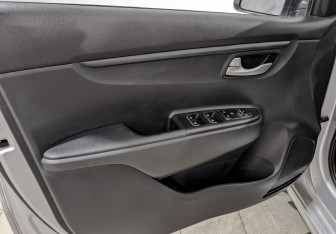 Подержанный автомобиль Kia Rio Sedan 2019 года (19 фото)