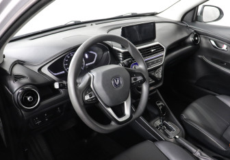 Подержанный автомобиль Changan Alsvin 2023 года (9 фото)