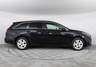 Подержанный автомобиль Kia Ceed Wagon 2021 года (4 фото)