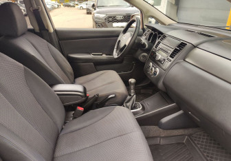 Подержанный автомобиль Nissan Tiida Sedan 2008 года (12 фото)