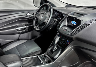 Подержанный автомобиль Ford Kuga 2017 года (14 фото)