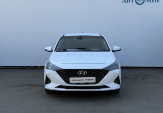 Подержанный автомобиль Hyundai Solaris Sedan 2021 года (2 фото)
