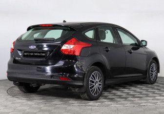 Подержанный автомобиль Ford Focus Hatchback 2015 года (4 фото)