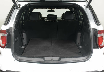 Подержанный автомобиль Ford Explorer 2017 года (20 фото)