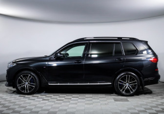 Подержанный автомобиль BMW X7 2019 года (8 фото)