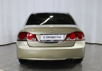 Подержанный автомобиль Honda Civic Sedan 2008 года (5 фото)