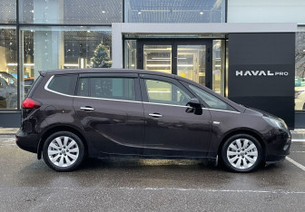 Подержанный автомобиль Opel Zafira Compactvan 2012 года (4 фото)