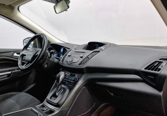 Подержанный автомобиль Ford Kuga 2017 года (13 фото)