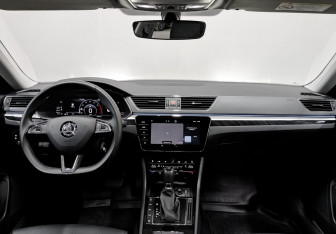 Подержанный автомобиль Skoda Superb Liftback 2025 года (14 фото)