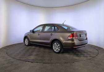 Подержанный автомобиль Volkswagen Polo Sedan 2015 года (7 фото)