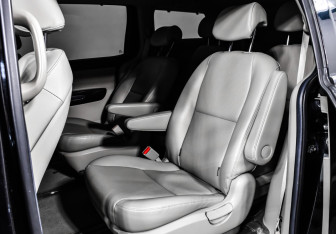 Подержанный автомобиль Kia Carnival 2019 года (13 фото)