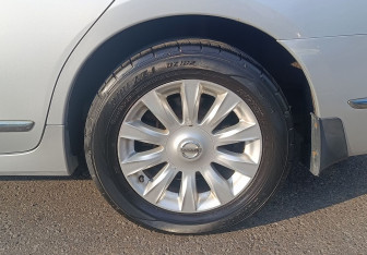 Подержанный автомобиль Nissan Teana 2011 года (12 фото)