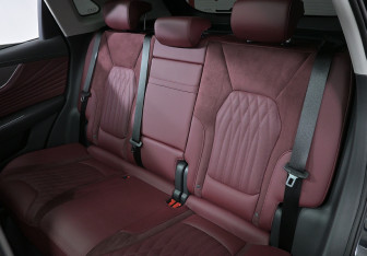 Подержанный автомобиль Hongqi HS5 2024 года (19 фото)
