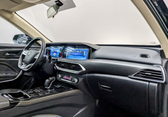 Подержанный автомобиль FAW Bestune T77 2023 года (11 фото)