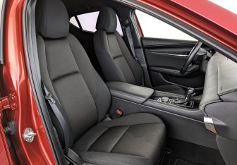 Подержанный автомобиль Mazda 3 Hatchback 2019 года (23 фото)