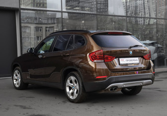 Подержанный автомобиль BMW X1 2012 года (7 фото)