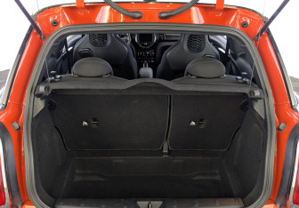 Подержанный автомобиль MINI Hatch 2019 года (10 фото)